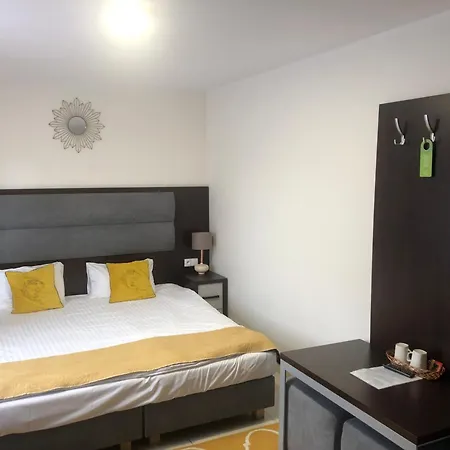 Wakacyjna Wioska Ngo 20m Od Suntago Bed and breakfast Mszczonów